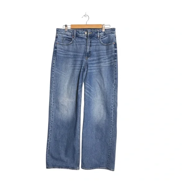 Old Navy Extra High-Rise Sky-Hi Wide Leg Jeans w/ Secret Smooth Pockets - Picture 4 of 9